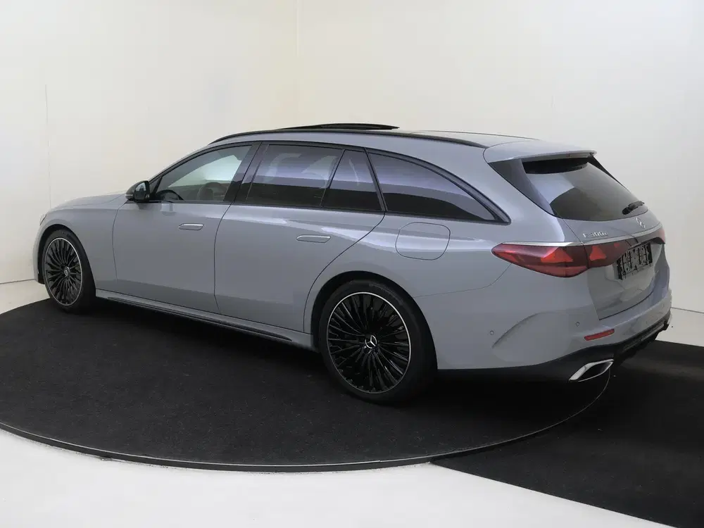 Mercedes-Benz E-Klasse 300 e AMG Line uit 2025, foto 3