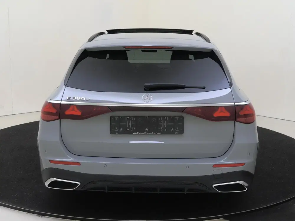 Mercedes-Benz E-Klasse 300 e AMG Line uit 2025, foto 7
