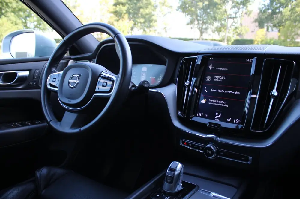 Volvo XC60 2.0 T8 Twin Engine AWD Inscription ACC/HarmanKard uit 2019, foto 13