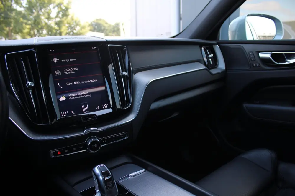Volvo XC60 2.0 T8 Twin Engine AWD Inscription ACC/HarmanKard uit 2019, foto 14
