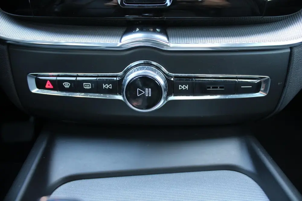 Volvo XC60 2.0 T8 Twin Engine AWD Inscription ACC/HarmanKard uit 2019, foto 18