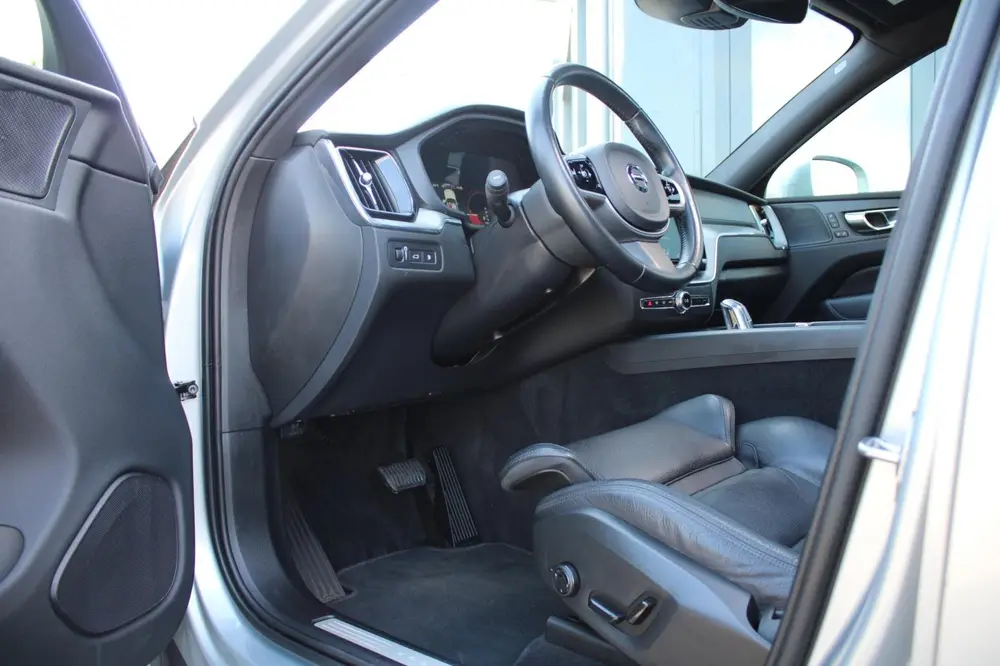 Volvo XC60 2.0 T8 Twin Engine AWD Inscription ACC/HarmanKard uit 2019, foto 5