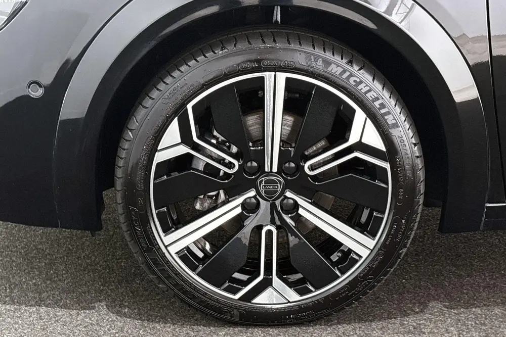 Lancia Ypsilon 1.2 Turbo Hybrid LX Automaat Camera Apple Car uit 2025, foto 20