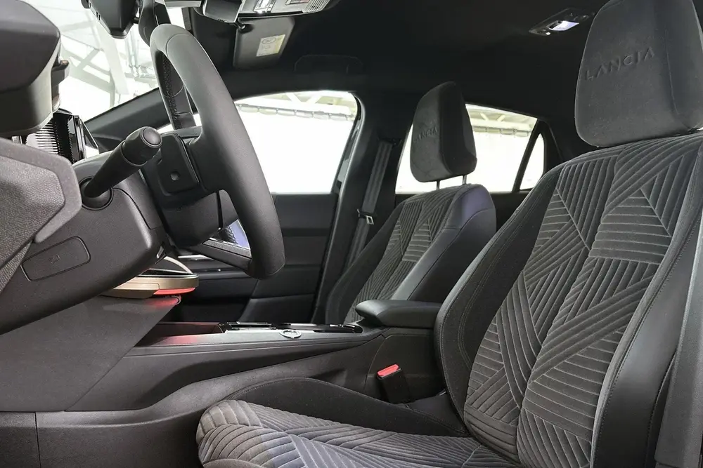 Lancia Ypsilon 1.2 Turbo Hybrid LX Automaat Camera Apple Car uit 2025, foto 6