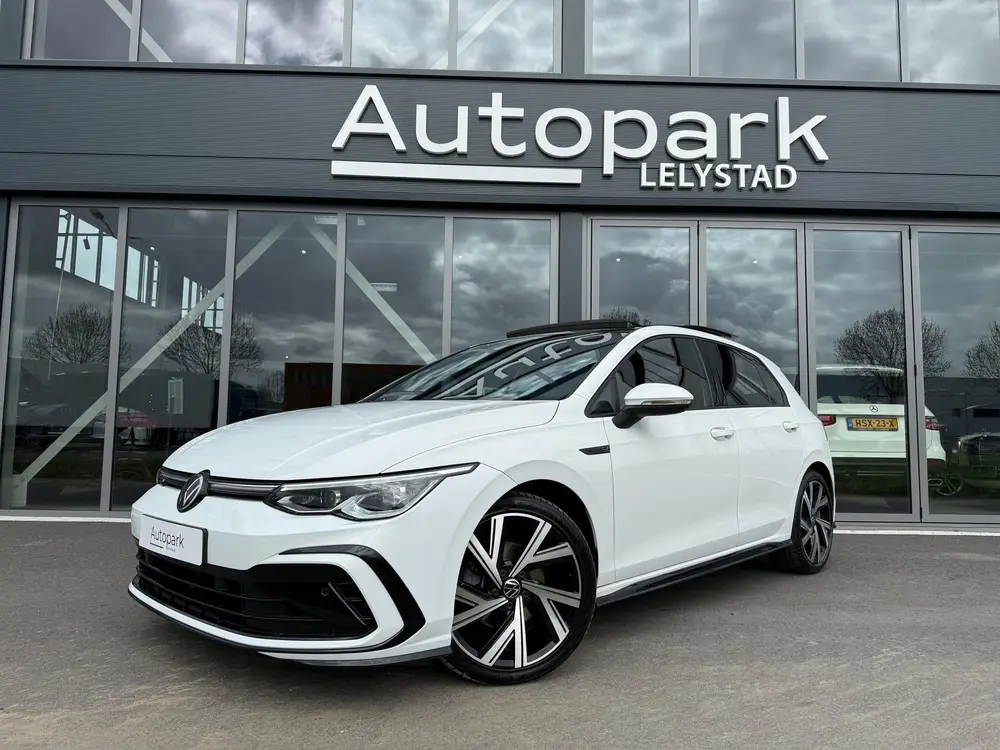 Volkswagen Golf 1.5 eTSI R-Line Business PANO uit 2023