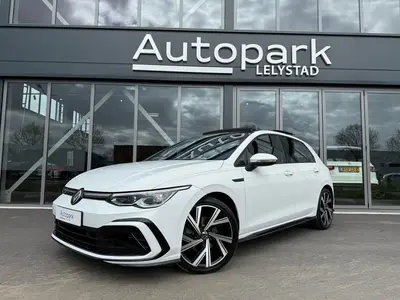 Volkswagen Golf 1.5 eTSI R-Line Business PANO uit 2023