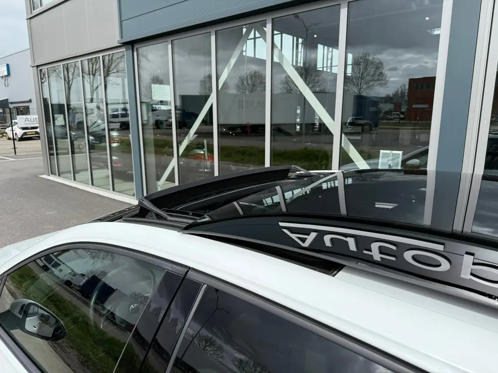 Volkswagen Golf 1.5 eTSI R-Line Business PANO uit 2023, foto 11