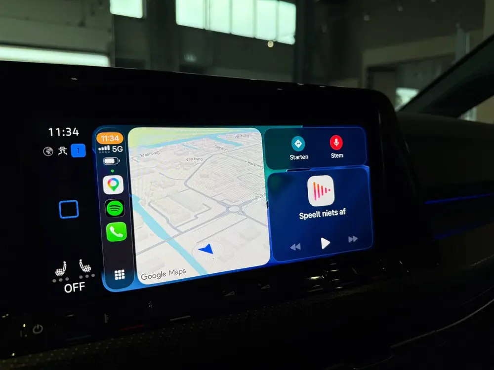 Volkswagen Golf 1.5 eTSI R-Line Business PANO uit 2023, foto 18