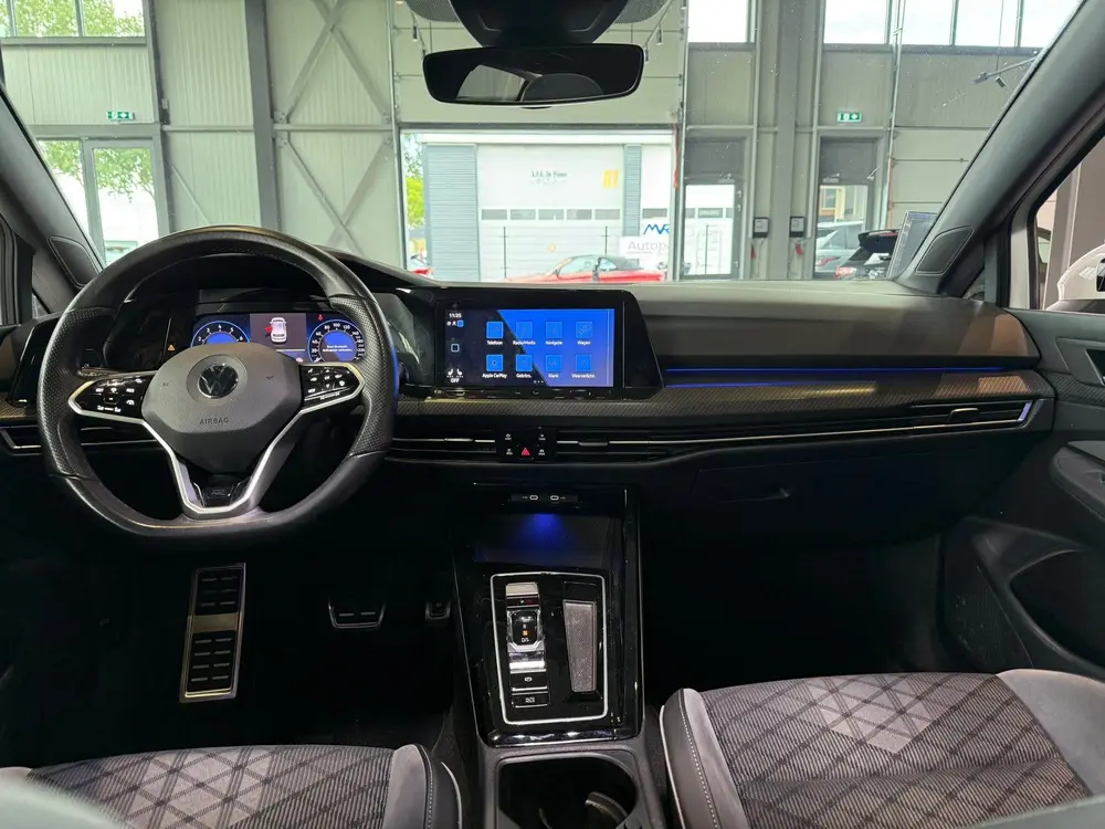 Volkswagen Golf 1.5 eTSI R-Line Business PANO uit 2023, foto 20