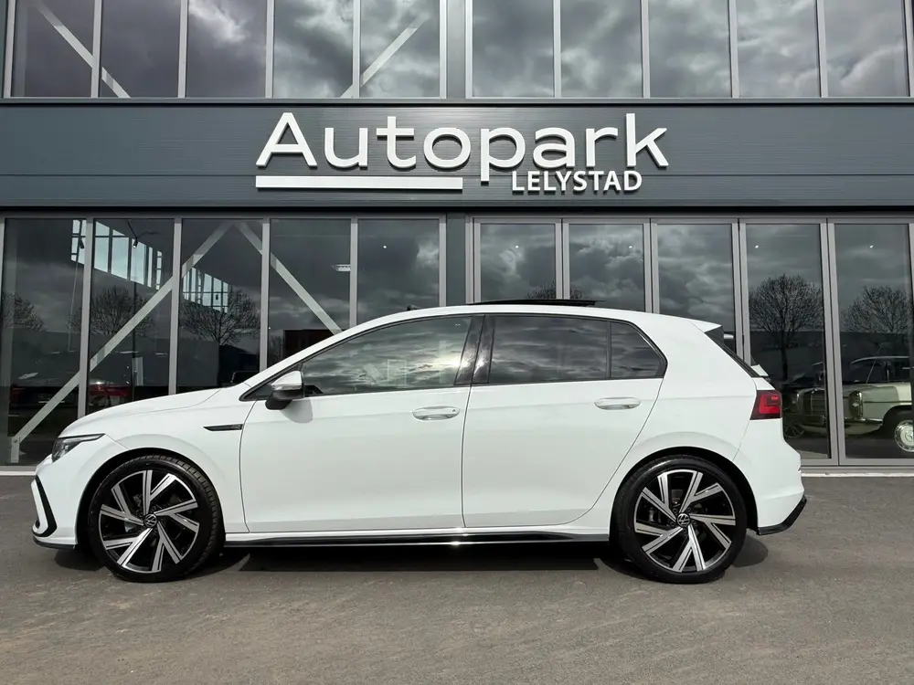 Volkswagen Golf 1.5 eTSI R-Line Business PANO uit 2023, foto 4