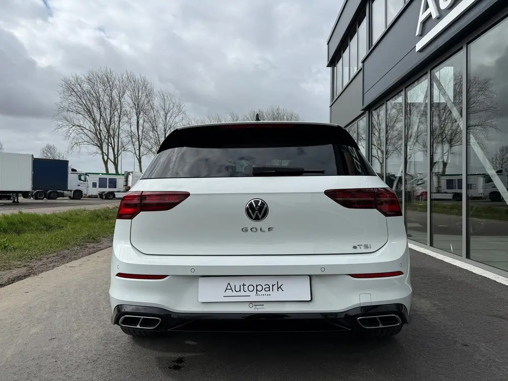 Volkswagen Golf 1.5 eTSI R-Line Business PANO uit 2023, foto 6