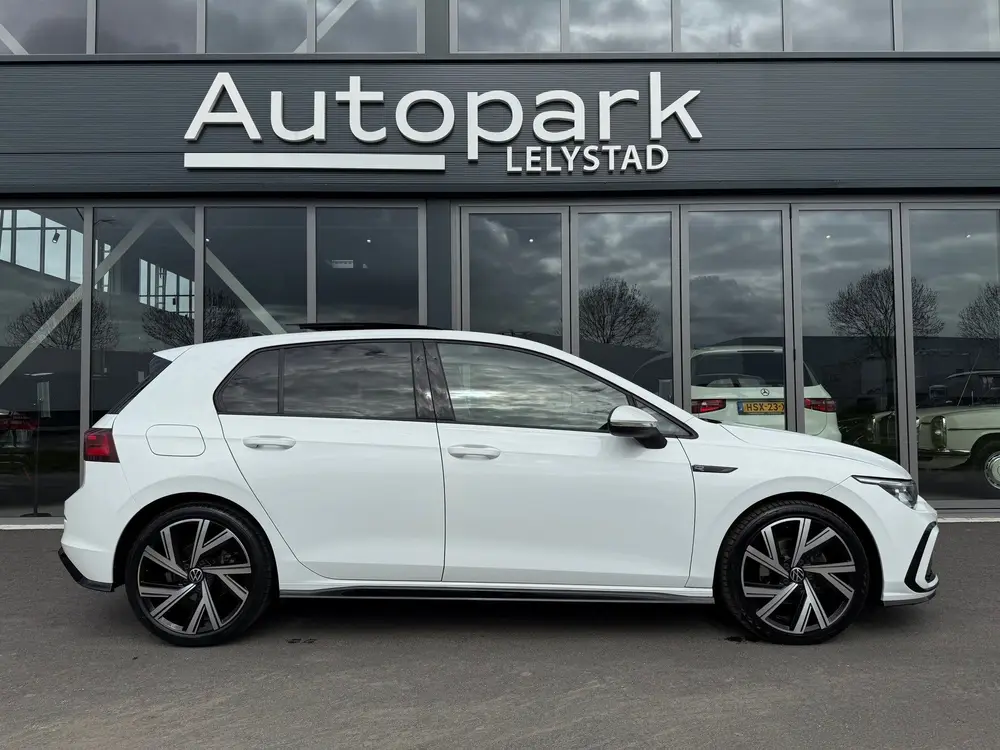 Volkswagen Golf 1.5 eTSI R-Line Business PANO uit 2023, foto 9