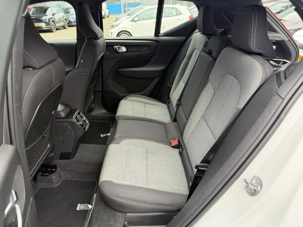 Volvo XC40 2.0 B4 Plus Dark uit 2024, foto 11