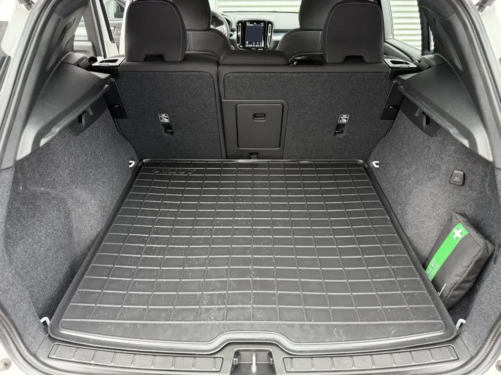 Volvo XC40 2.0 B4 Plus Dark uit 2024, foto 12