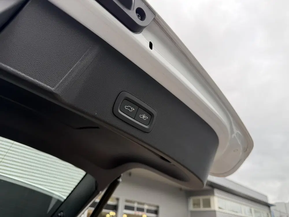 Volvo XC40 2.0 B4 Plus Dark uit 2024, foto 13