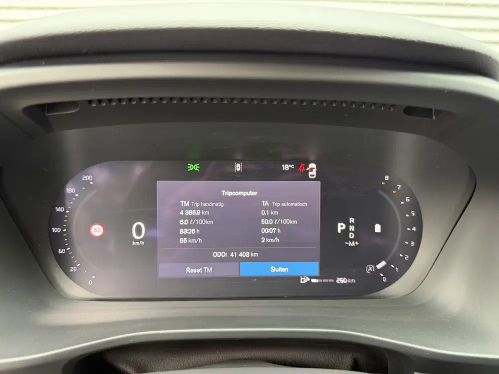 Volvo XC40 2.0 B4 Plus Dark uit 2024, foto 18