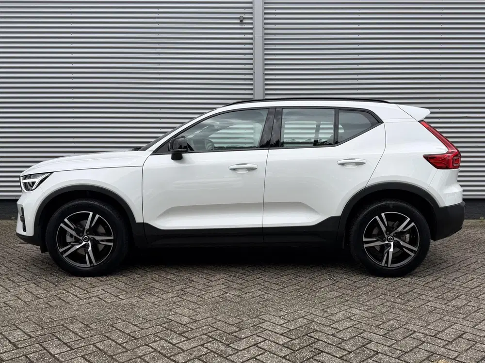 Volvo XC40 2.0 B4 Plus Dark uit 2024, foto 2