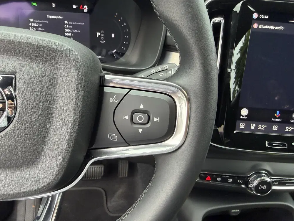 Volvo XC40 2.0 B4 Plus Dark uit 2024, foto 20