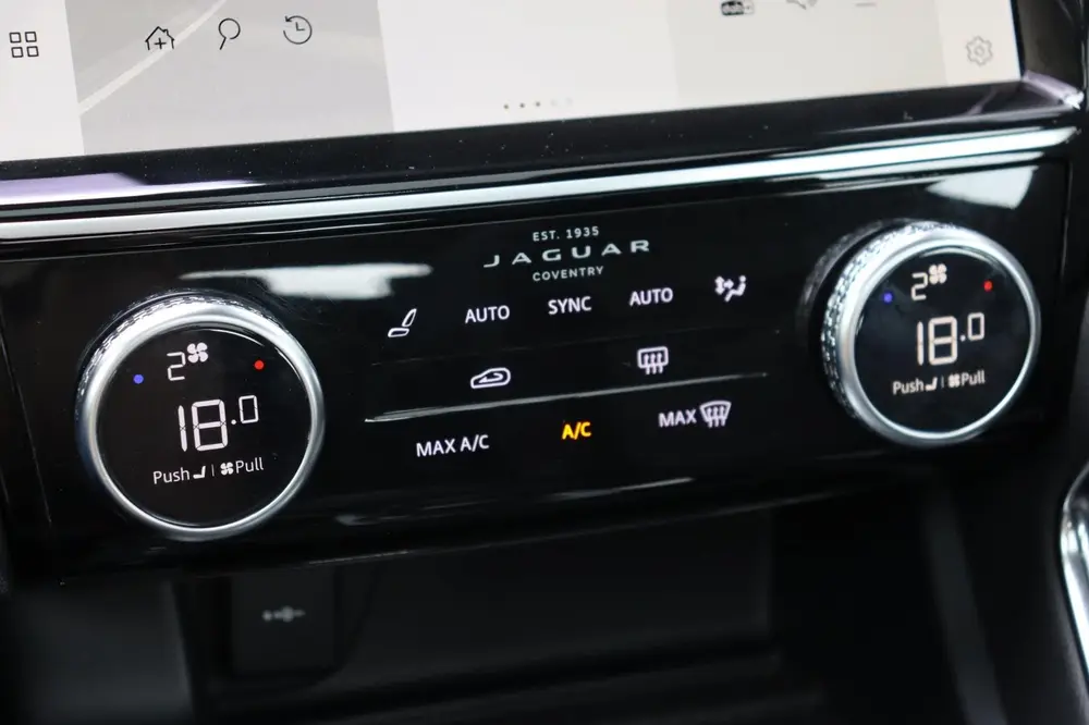 Jaguar E-Pace 1.5 P160 S orgNL leer+el camera's trekhaak pan uit 2021, foto 20