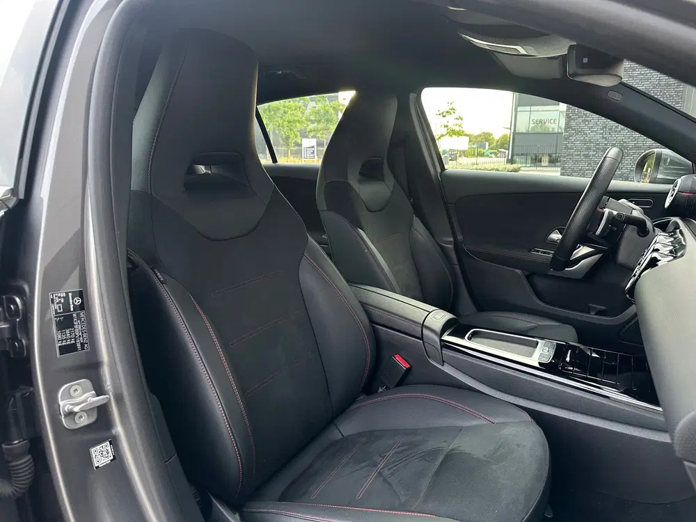 Mercedes-Benz A-Klasse 250 e AMG Line Facelift Keyless Sfeer uit 2023, foto 12