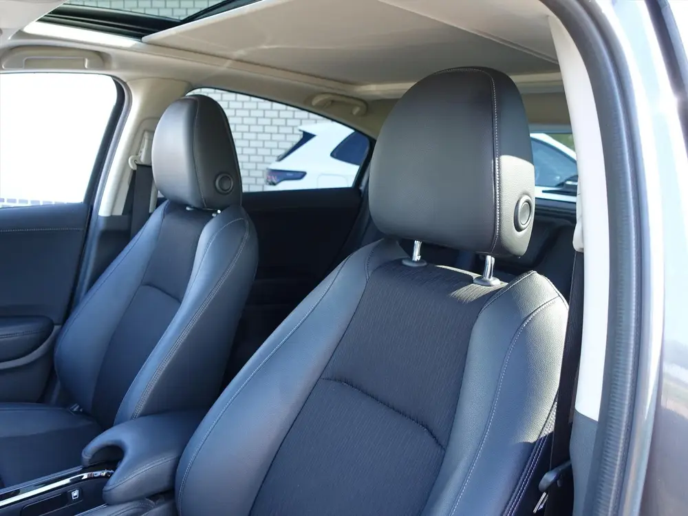 Honda Hr-V 1.5 i-VTEC 130pk CVT Executive 18 INCH LM-Velgen uit 2020, foto 14