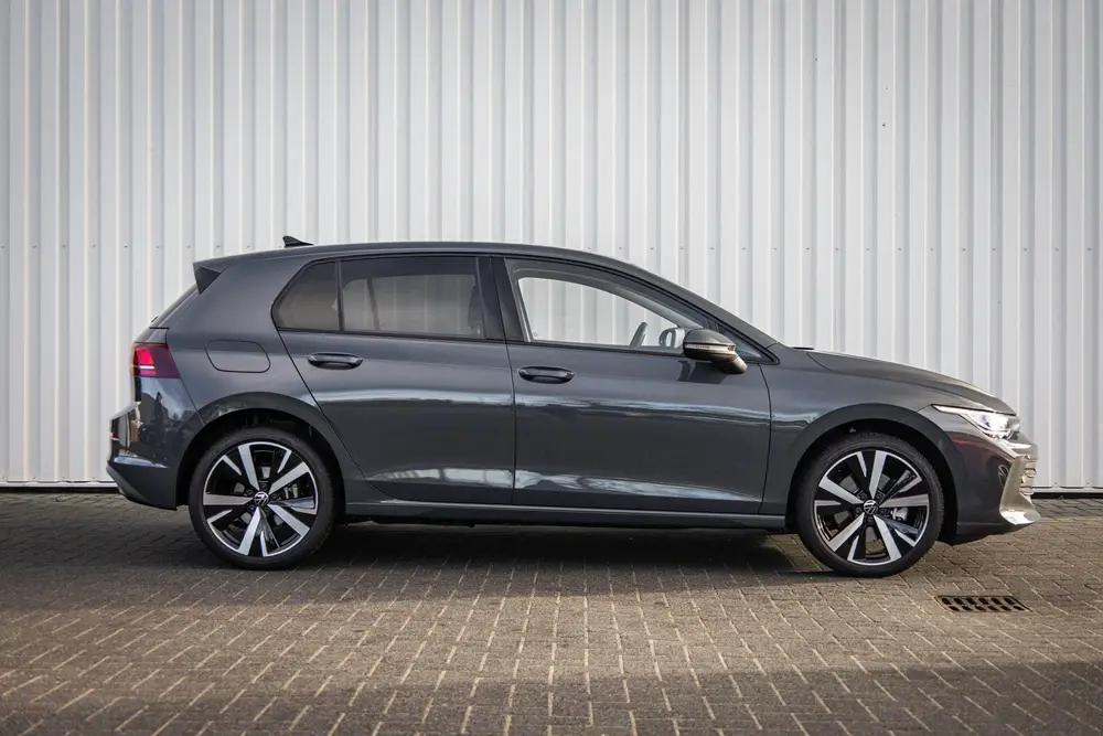 Volkswagen Golf 1.5 eHybrid 204pk Life Edition | 18" Velgen uit 2025, foto 3