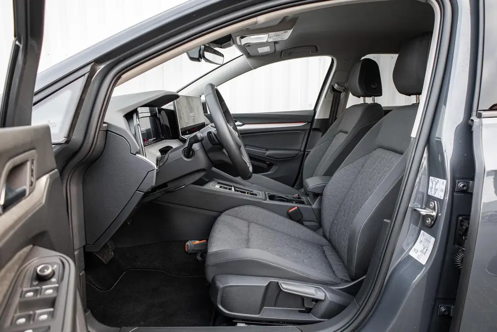Volkswagen Golf 1.5 eHybrid 204pk Life Edition | 18" Velgen uit 2025, foto 4