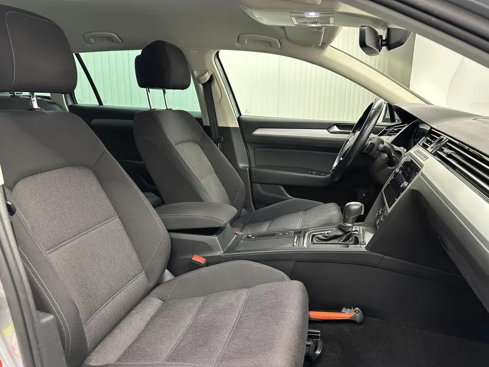 Volkswagen Passat Variant 1.5 TSI Highline NAVI CARPLAY CRUI uit 2019, foto 12