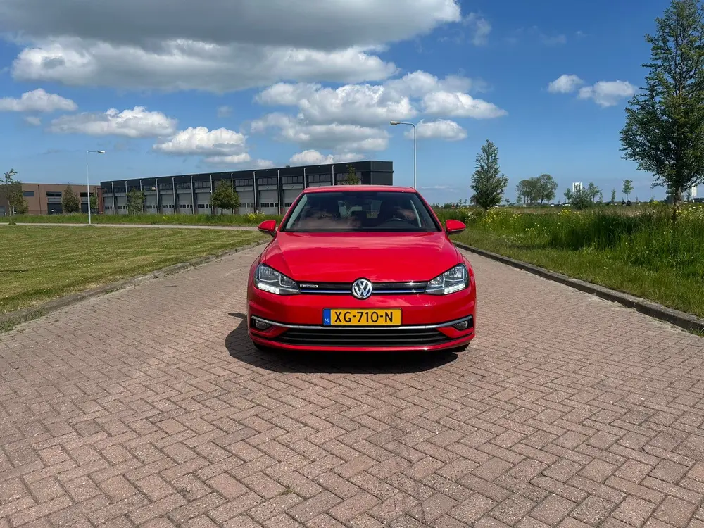 Volkswagen Golf 1.5 TSI 130pk 2019 Rood uit 2019, foto 2