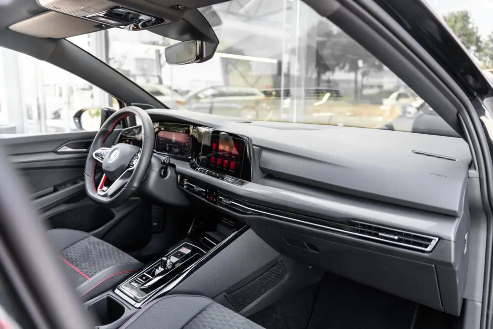 Volkswagen Golf 2.0 TSI GTI Clubsport Pano DSG LED Akra uit 2022, foto 17