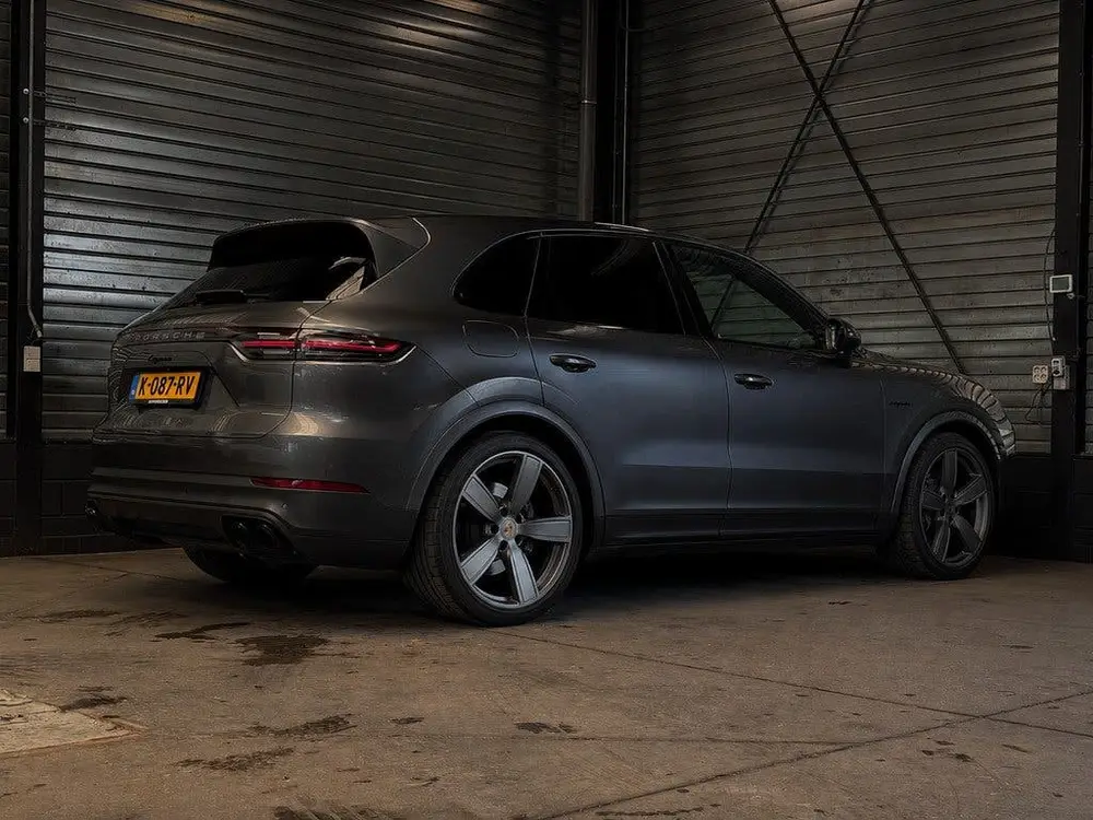 Porsche Cayenne 3.0 E-Hybrid uit 2020, foto 4