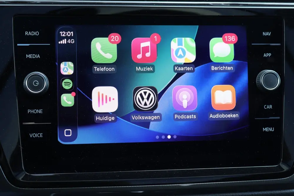 Volkswagen TOURAN 1.5 TSI 7 persoons / DSG automaat / Pano / uit 2019, foto 20