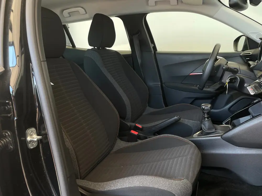 Peugeot 2008 uit 2021, foto 10