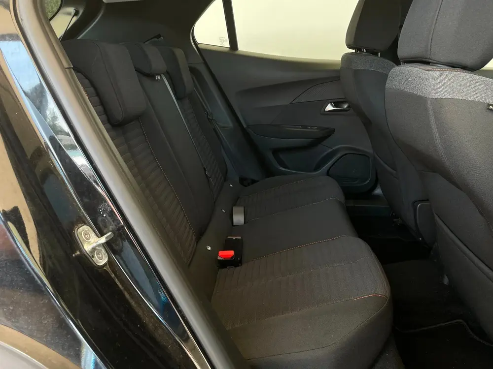 Peugeot 2008 uit 2021, foto 4