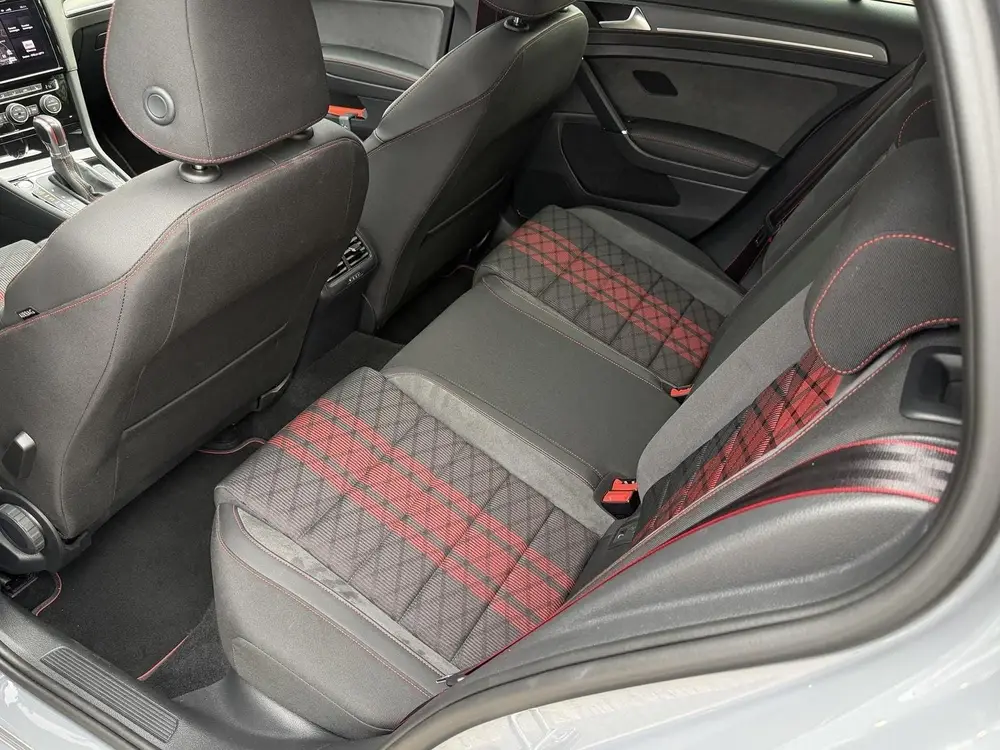 Volkswagen Golf 2.0 GTI TCR | Navigatie | Panoramadak | Virt uit 2019, foto 17