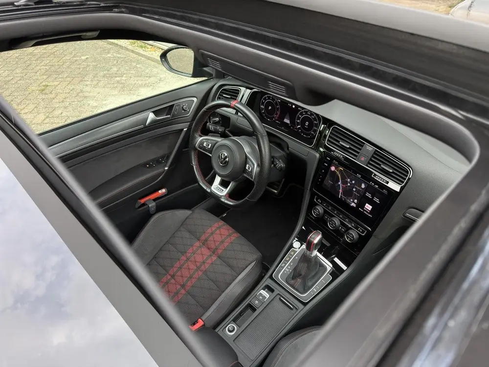 Volkswagen Golf 2.0 GTI TCR | Navigatie | Panoramadak | Virt uit 2019, foto 18