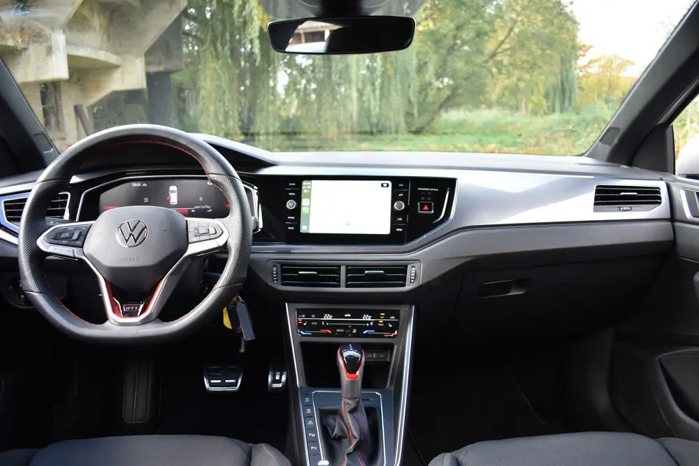 Volkswagen Polo 2.0 TSI 210PK DSG GTI-SPORT LED/CARPLAY/PDC uit 2024, foto 2