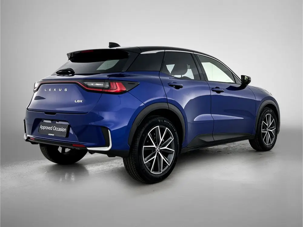 Lexus LBX Emotion 2WD uit 2024, foto 2