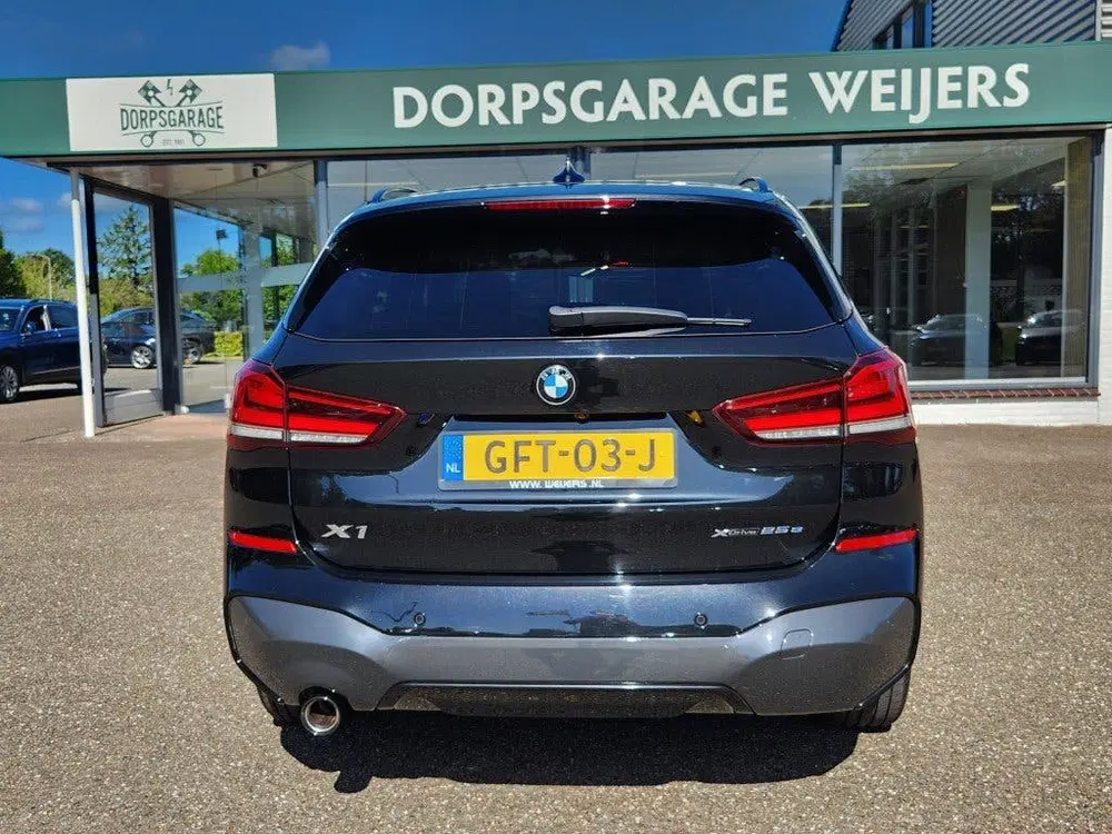 BMW X1 xDrive25e High Executive M-sport uit 2021, foto 19