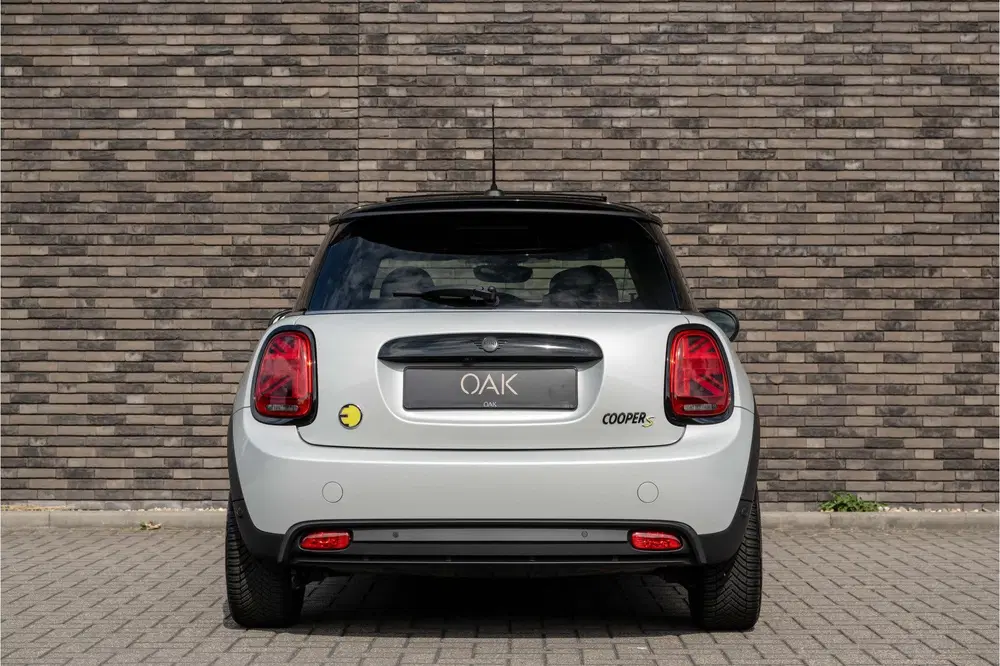 Mini Electric Classic uit 2022, foto 9