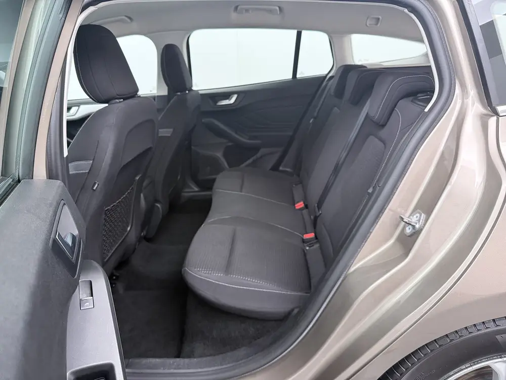 Ford Focus EcoBoost uit 2019, foto 10
