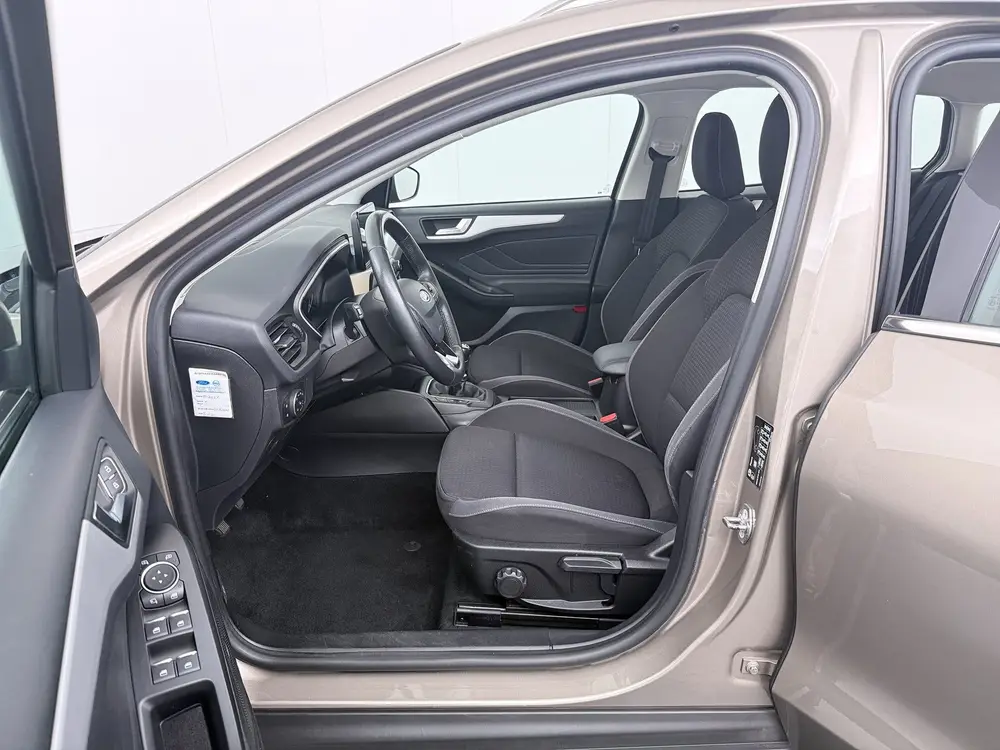 Ford Focus EcoBoost uit 2019, foto 11