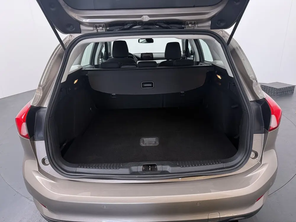 Ford Focus EcoBoost uit 2019, foto 9