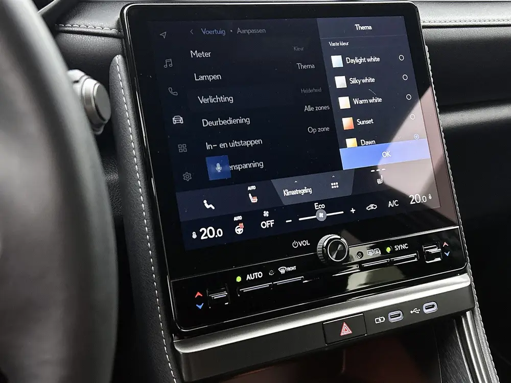 Lexus LBX Relax 2WD Tech Pack uit 2024, foto 13