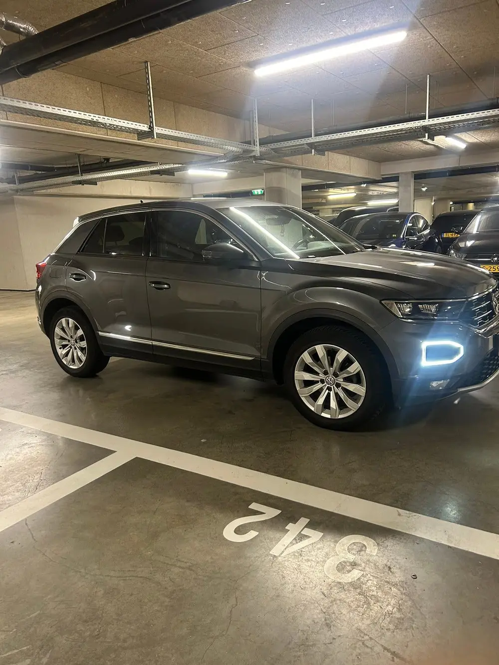 Volkswagen T-Roc 1.5 TSI 150pk 2020 Grijs uit 2020, foto 2