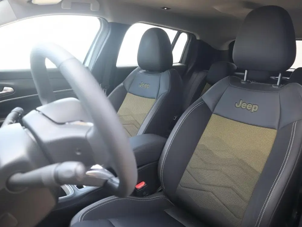Jeep Avenger Black Edition 54 kWh SOH 96 uit 2023, foto 11