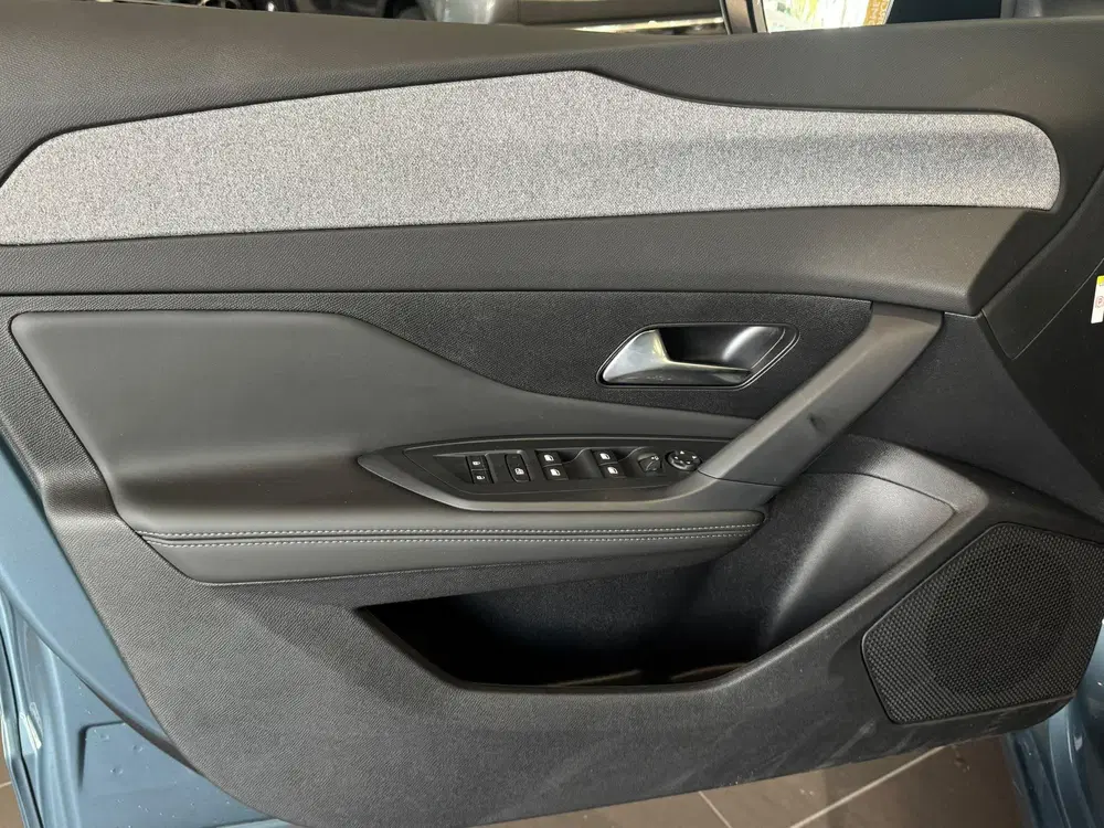 Peugeot 308 1.6 Plug-in Hybrid 195 Allure uit 2026, foto 12