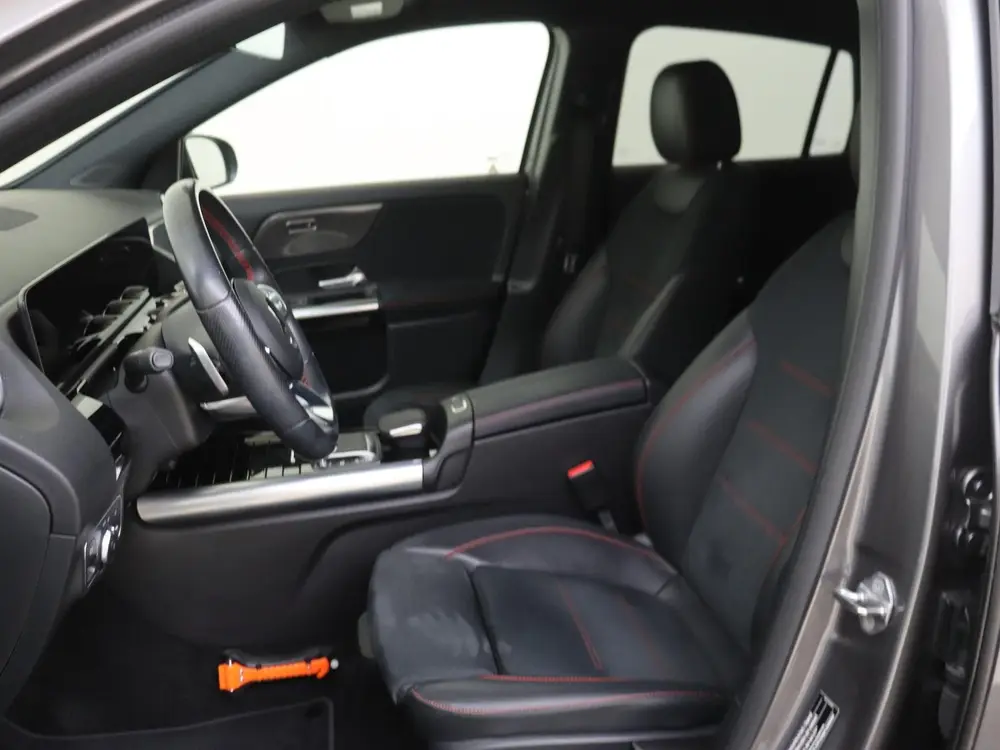 Mercedes-Benz GLA 180 AMG Line uit 2022, foto 11