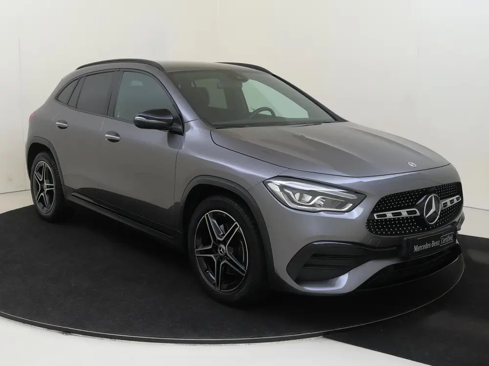 Mercedes-Benz GLA 180 AMG Line uit 2022, foto 2