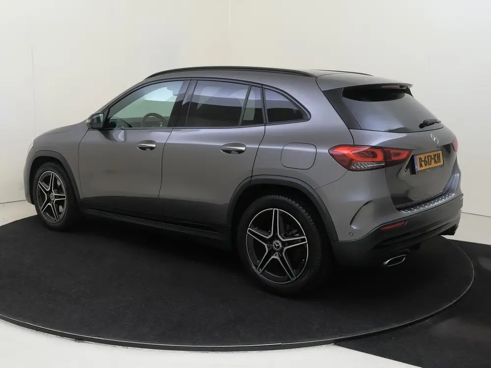 Mercedes-Benz GLA 180 AMG Line uit 2022, foto 3